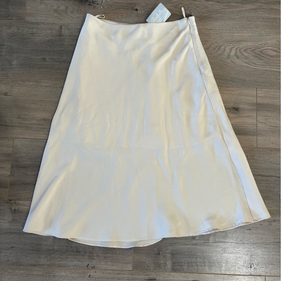 A-Line Satin Midi Skirt Elastic Hemline - Picture 1 of 3
